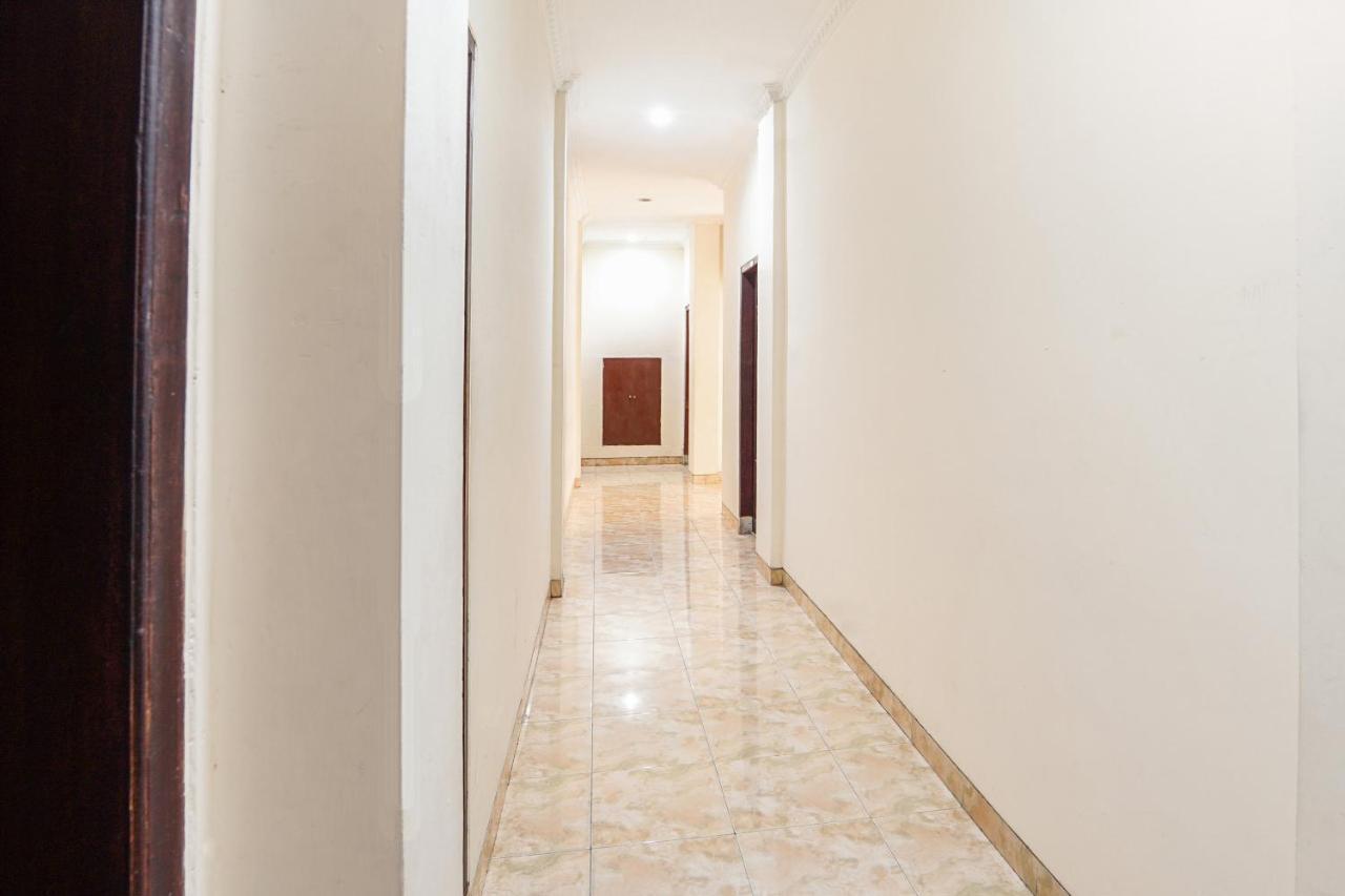 Oyo 231 Hotel Andita Syariah Surabaya Exterior photo